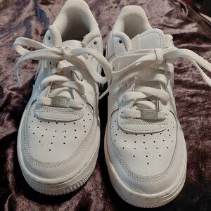 Nike Air Force 1 Low “TRIPLE WHITE" (DH2920 111) Size 6Y / 7.5 W